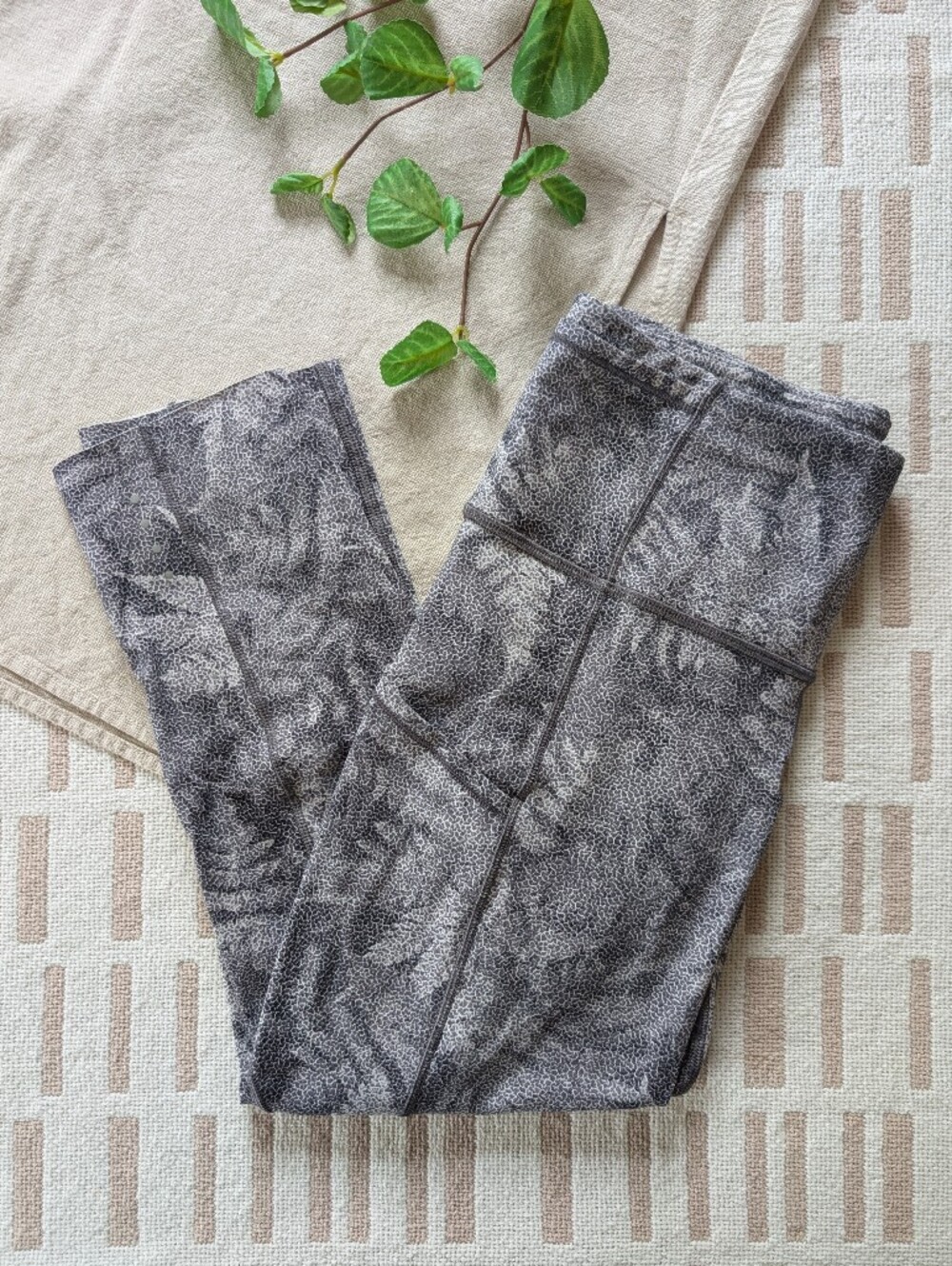 Lululemon | 4 | Fast & Free Crop 19" | Kindred Spirit Alpine White Multi